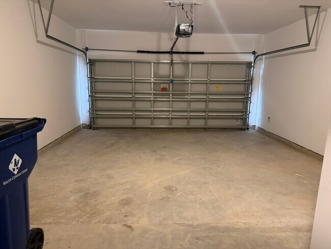 Building Photo - 407 Robin Ct