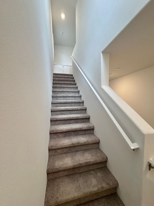 Building Photo - Welcome to Your Brand New 3 Bedroom Solar Home in the Gated Willow Springs Community of Murrieta!