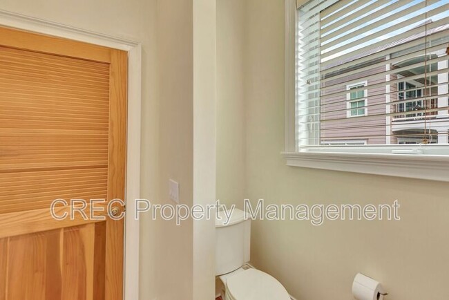 Building Photo - 1392 Eden Rd