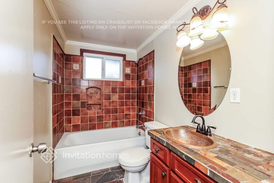 Building Photo - 1467 Michigan St