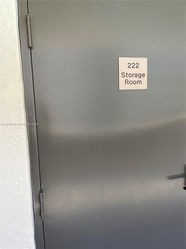 Building Photo - 2121 Collier Ave