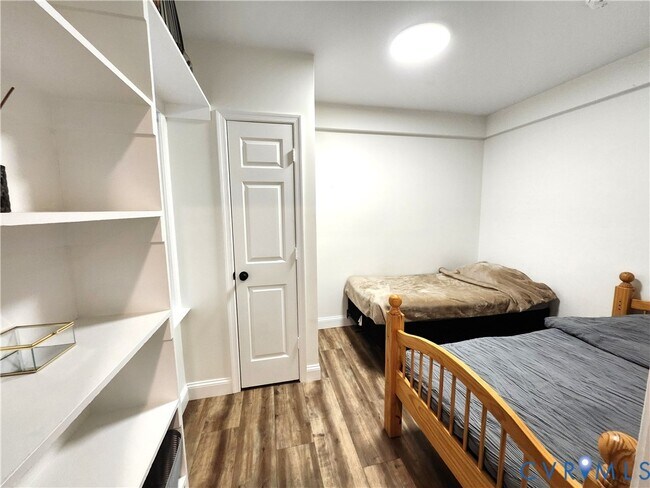 Building Photo - 501 Pelham Dr