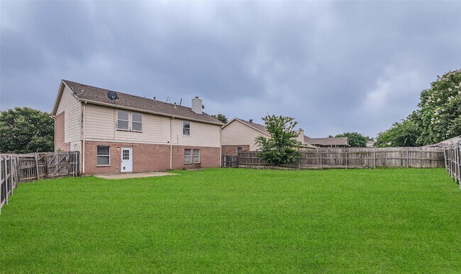 Building Photo - 1406 Buckingham Dr