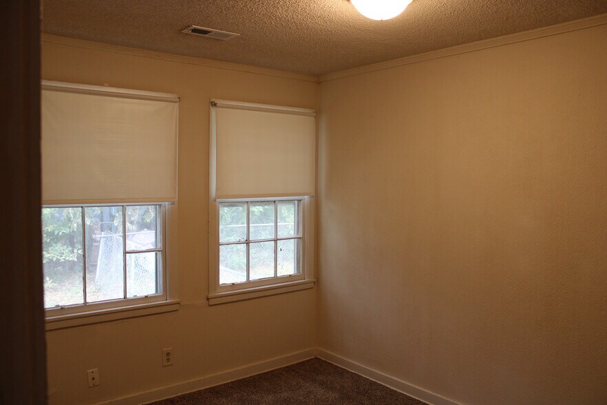 Building Photo - 4347 E Bayley St