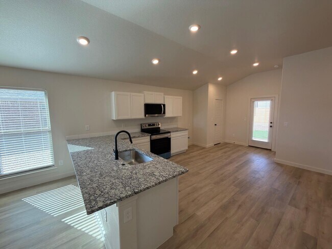 Building Photo - 1209 Cottonwood Ave