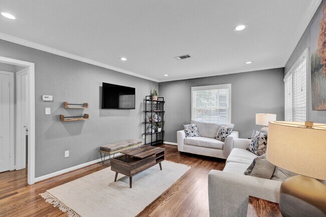 Building Photo - 5516 Chenevert St