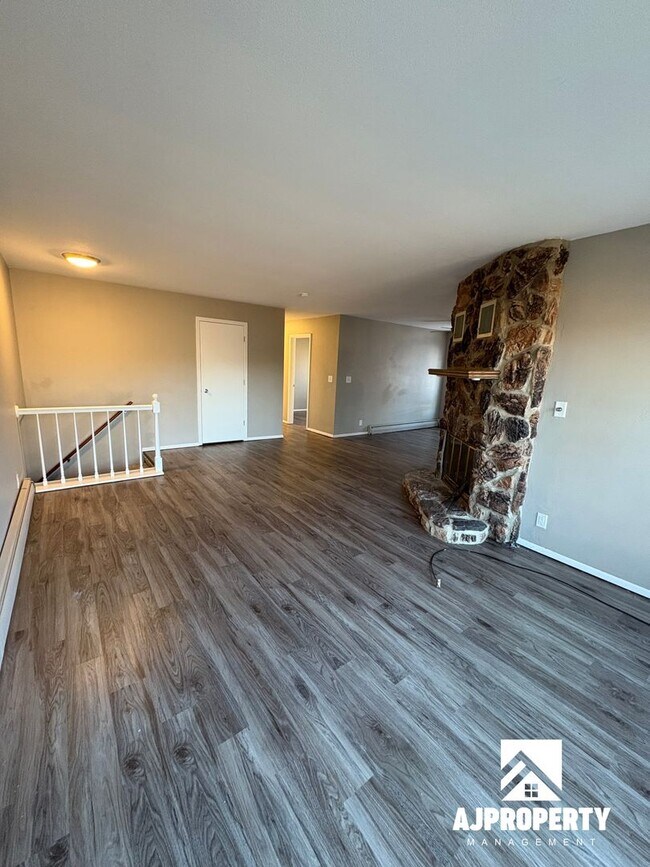 Building Photo - 3014 S Phillips Ave