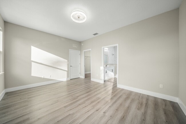 Building Photo - 3 Bedroom Home Located In The Sun N Lake Golf Community