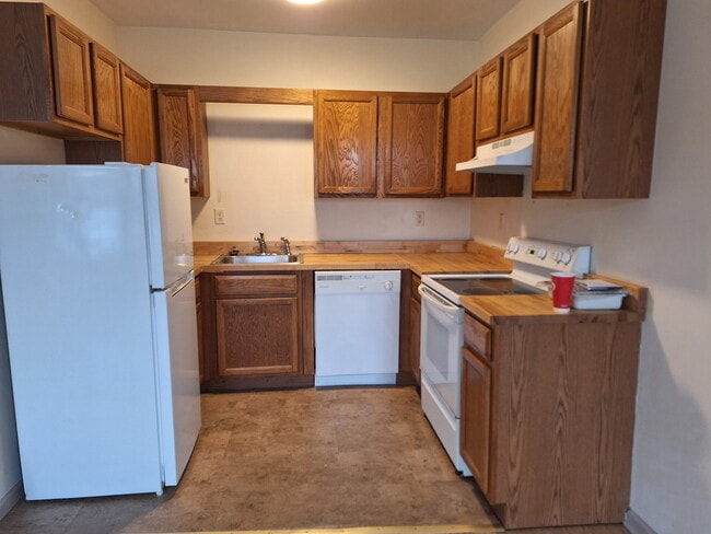 Building Photo - 464 Howe Ave