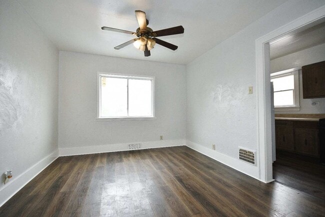 Building Photo - Charming 3-bedroom, 1-bathroom house locat...