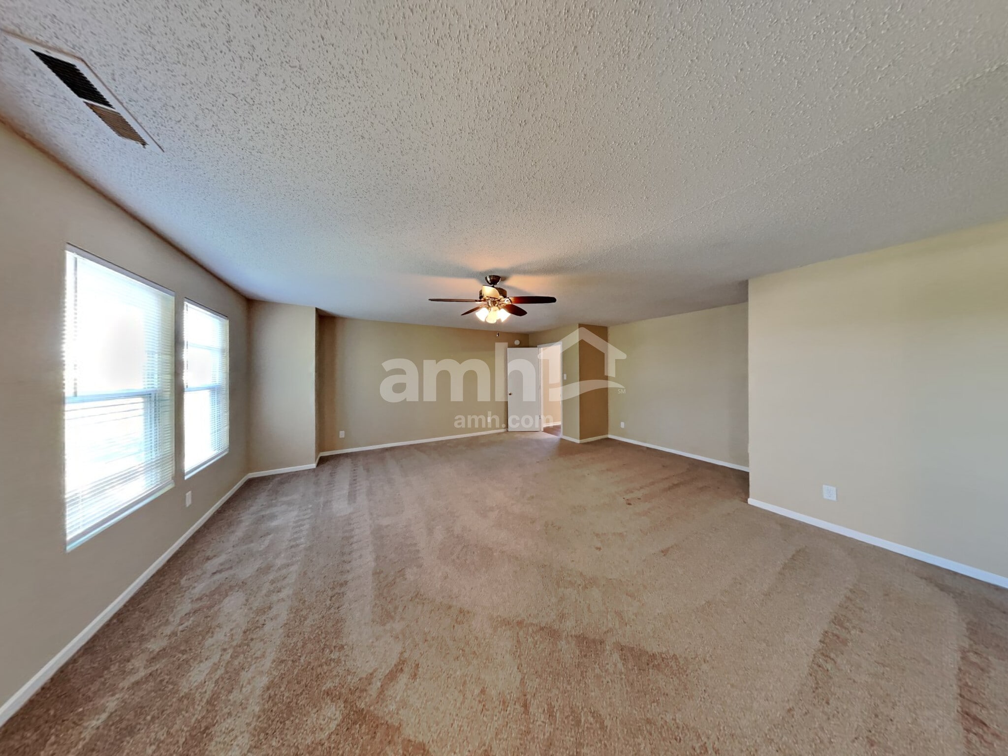 Building Photo - 202 Creekview Dr