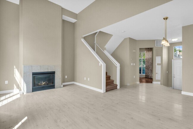 Building Photo - 3 Bed Draper Townhome with Views