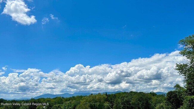 Building Photo - 88 Hover Ave