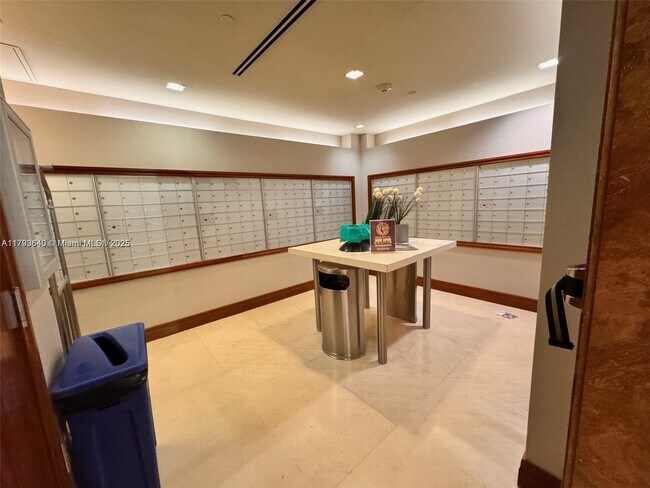 Building Photo - 1060 Brickell Ave