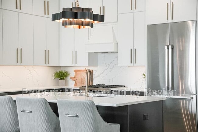 Building Photo - 400 SW 7th St