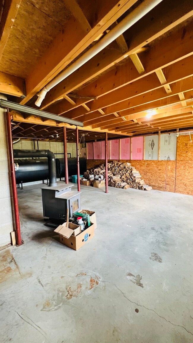 Building Photo - 1310 Main Rd