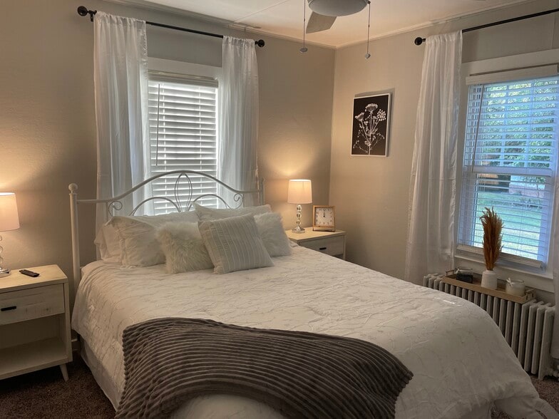 Building Photo - 415 W Camp Ground Rd