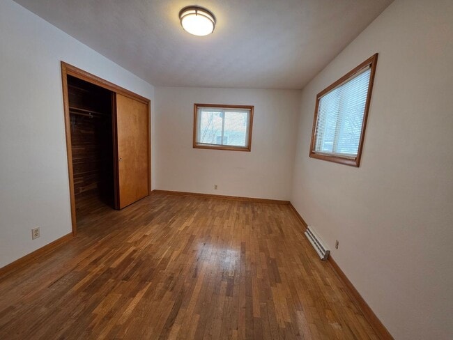 Building Photo - Three Bedroom Home in Battle Creek