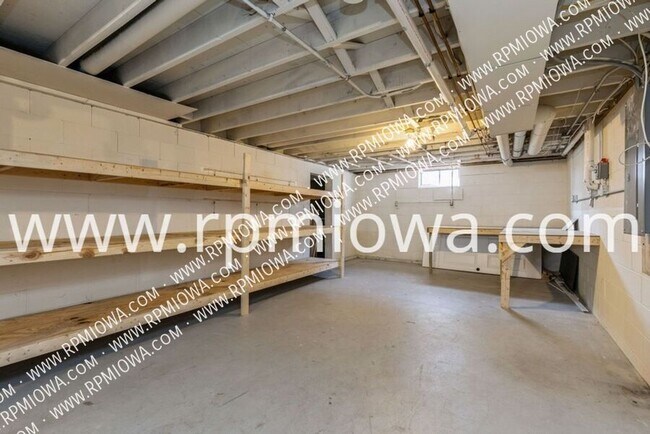 Building Photo - UPDATED RANCH!! 3 Bedroom, 2 Bathroom Ranc...