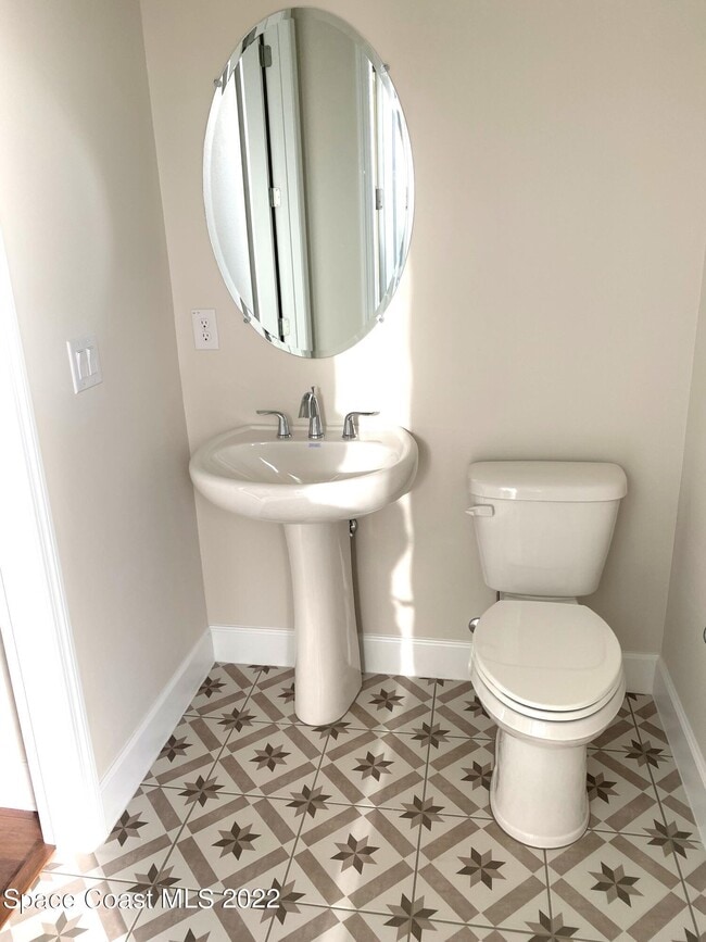 Building Photo - 8321 Paragrass Ave