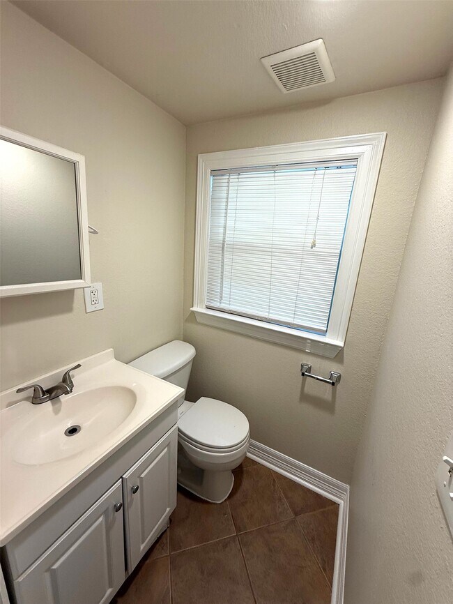 Building Photo - 307 Sue St