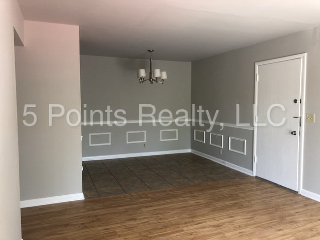 Building Photo - 420 Walton Ln