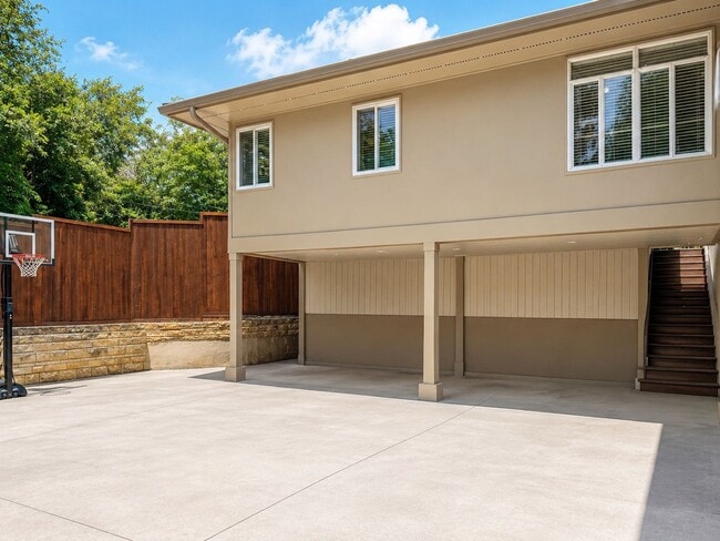 Building Photo - Luxury Terrell Hills Lease with 2025 Remodel, New Salt-Chlorinated Pool & Outdoor Living!  Beauti...