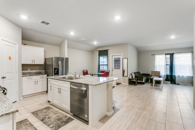 Building Photo - Stylish 4-Bedroom Home in Justin