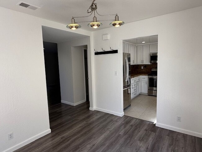 Building Photo - 3-Bedroom Hilltop Village Home w/ Bonus Am...