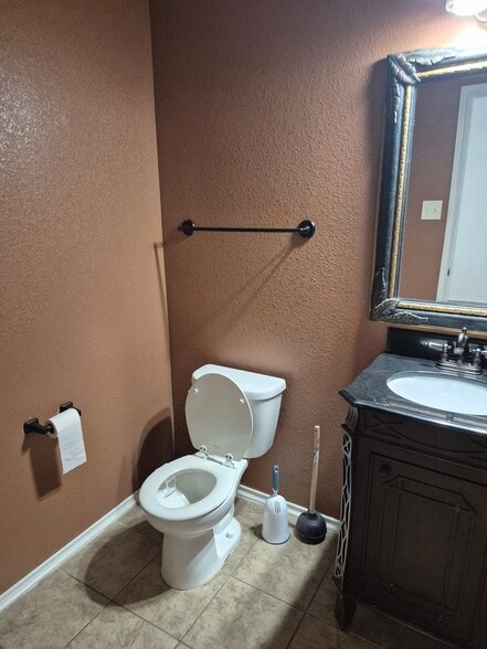 Building Photo - 8917 Lonesome Oak Drive