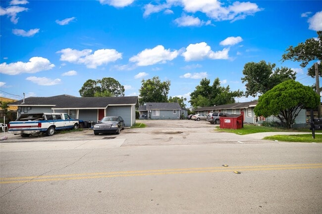 Building Photo - 13928 Bandera St