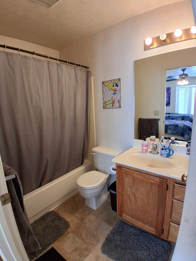 Building Photo - 565 N 300 E