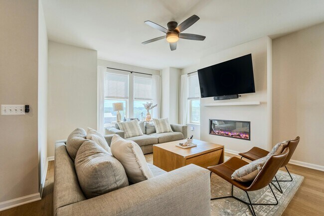 Building Photo - 813 Sawback Sq NE