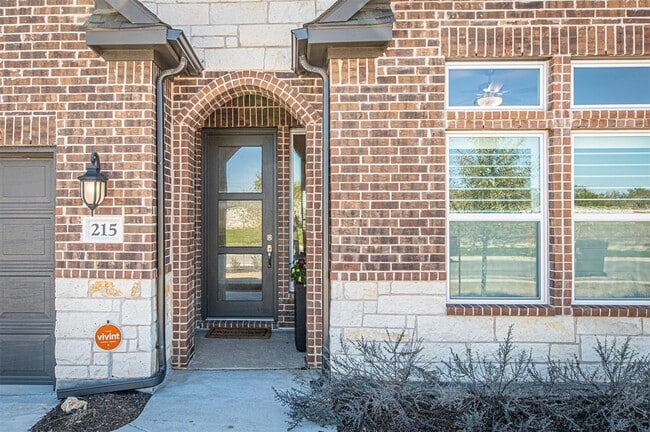 Building Photo - 215 Milam Crk Dr