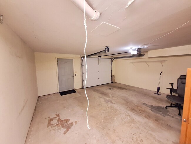 Building Photo - 238 Skyview Dr