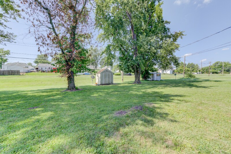 Building Photo - 10768 Tropic Dr