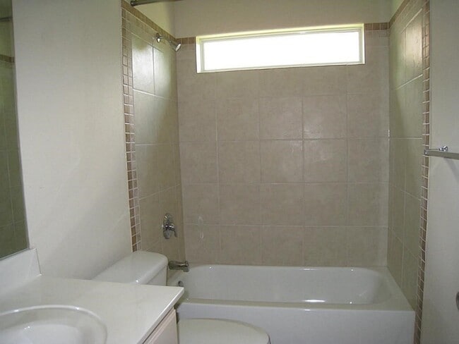Building Photo - 93 Paradise Valley Dr
