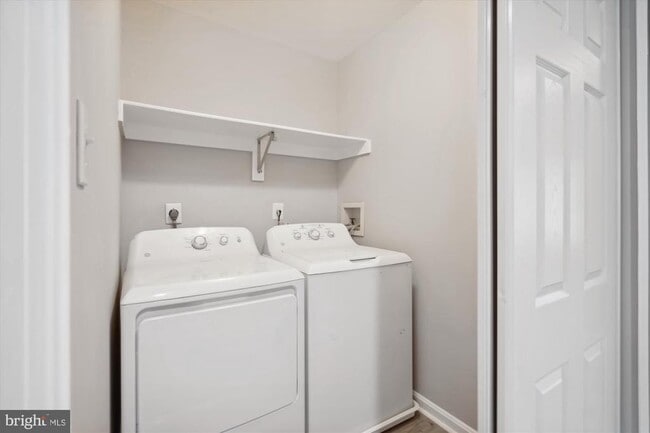 Building Photo - 8114 Mallard Shore Dr