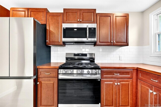 Building Photo - 98 S Main St