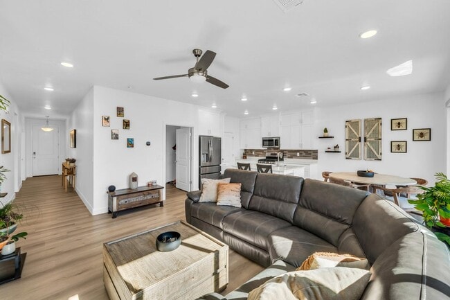 Building Photo - 4546 S Lucy Ln