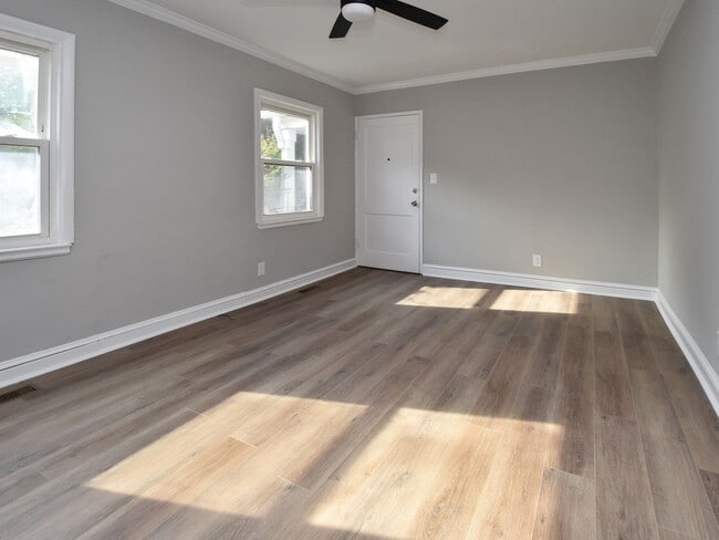 Building Photo - Spacious 2-Bedroom Apartment in Prime Wins...