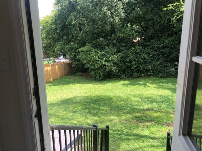 Building Photo - 126 Eden St NW