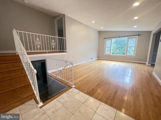 Building Photo - 7325 Radcliffe Dr