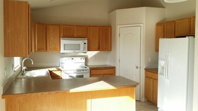 Building Photo - Boise, 3Bd/2Bth/2Car, 1332 Sqft,