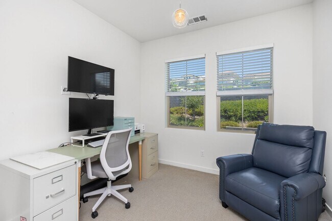 Building Photo - Lake Forest Modern Living
