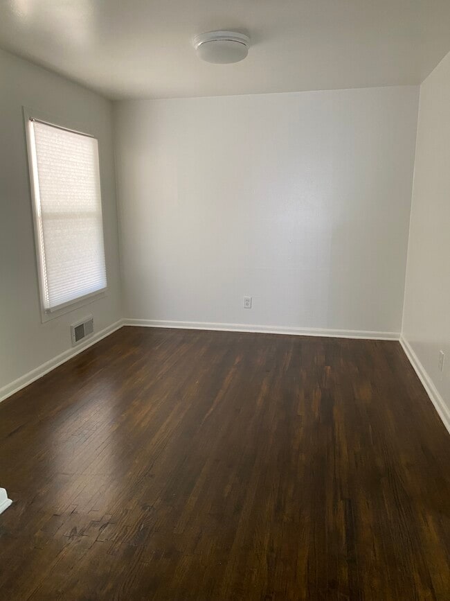 Dining Room - 1018 N Kevin Rd