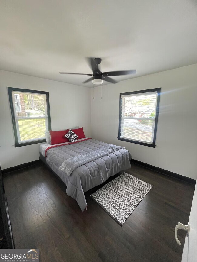 Building Photo - 2597 Glenvalley Dr