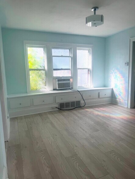 Building Photo - 2171 Carabel Ave