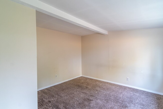 Building Photo - Charming 3 Bedroom 2 Bath House Near EWU!!