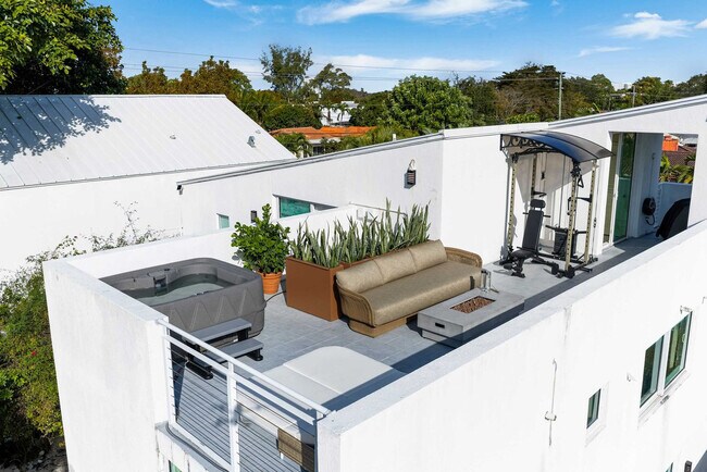 Building Photo - 1884 SW 17th St